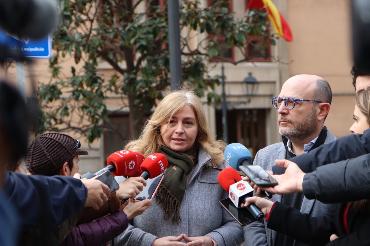 InmaSanzO's tweet image. 🔵Reforzamos la seguridad en @JMDCentro con la instalación de 26 nuevas cámaras de videovigilancia en #Chueca y 17 en #Lavapiés

➡️Muy demandadas por los vecinos
➡️Empezarán a funcionar de manera inminente
➡️En el mandato se han instalado + de 100 cámaras

diario.madrid.es/blog/notas-de-…