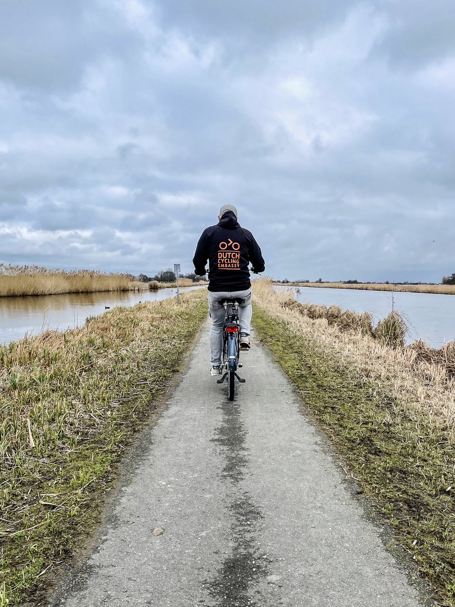 modacitylife's tweet image. “A person on a bicycle can go three to four times faster than the pedestrian, but uses five times less energy in the process.
Equipped with this tool, humans outstrip the efficiency of not only all machines but all other animals as well.”
- Ivan Illich, ‘Energy & Equity’ (1973)