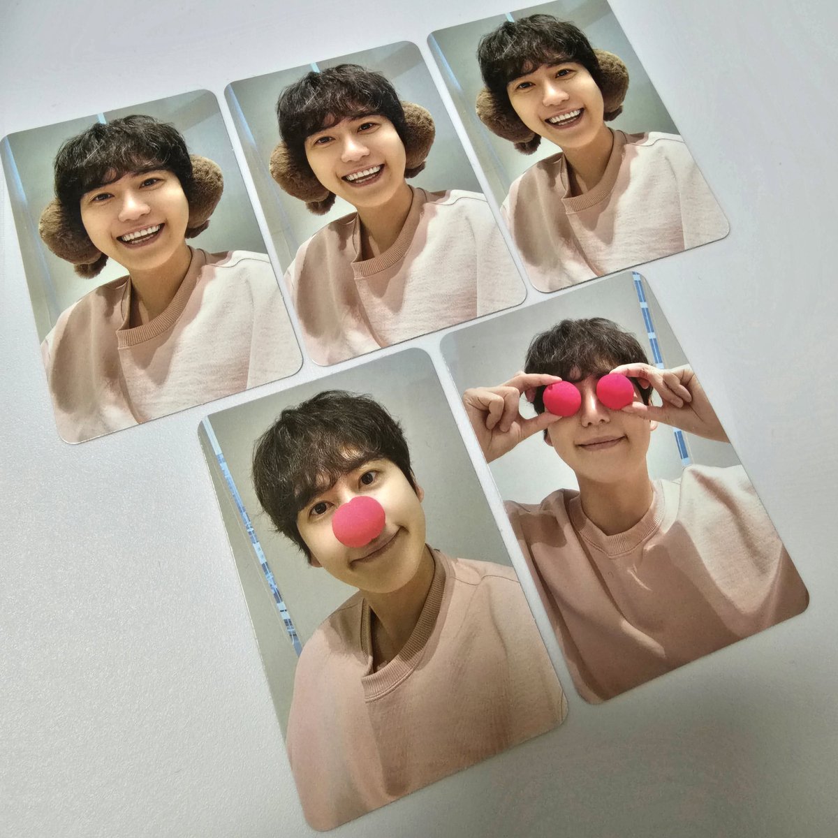 아 미칭 ㅠㅠㅠㅠㅠㅠ
슞 클스마스 랜덤팩 이제와서 에셈 욕하면서 북북 뜯었는데
말랑강쥐 천국이야ㅠㅠㅠㅠ

3개 샀는데 1장 빼고 다 규.....
이게 무슨 일이야.. 한번에 모았어 행복해 쥬금.... 

규 안 나오면 어쩌지 괜히 3개나 샀나 하면서 뜯는데 봉투 열때마다 뽀글머리가 존재감 나타냄ㅠㅜ