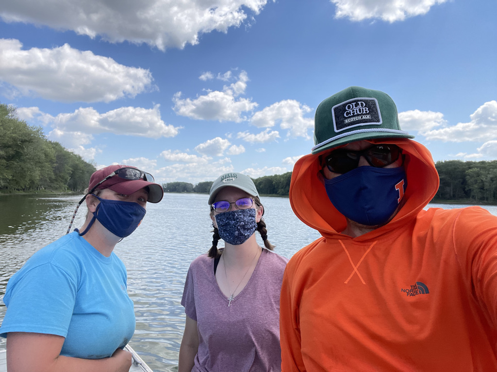 jayhawktiemann's tweet photo. SUMMER JOB ALERT!

On this #MolluskMonday, excited to announce the #INHSMollusk lab is hiring 3 techs to help w/ mussel &amp; fish surveys. Work includes monitoring endangered mussels, sampling non-game fishes, &amp; some museum work

Come work w/ us!

More info: https://t.co/X2SL7I4nts https://t.co/RouQtGHJIn