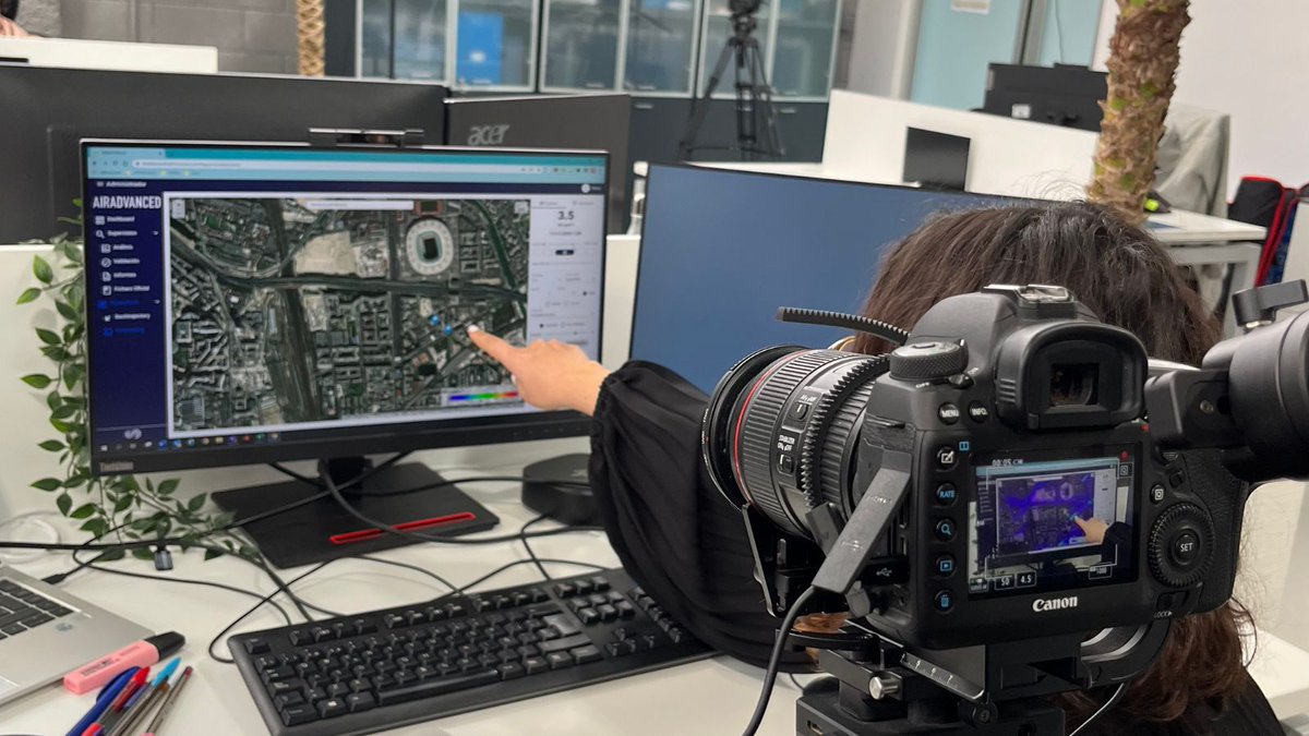 PCientificoAlic's tweet photo. #BlogPCA 📽️ #MakingOf
Hoy hemos estado con @suez grabando la próxima entrada a nuestro blog donde nos hablarán sobre la importancia de la calidad del aire
No te pierdas la semana que viene la entrevista completa en nuestra web💥
@UA_Universidad @ua_emprende @RectoraUA https://t.co/yAeTnI4uoB