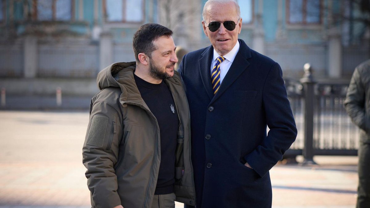 DerHartzerIV's tweet photo. The difference between a good and a bad president #Biden #Trump #Selenskyi https://t.co/2nGGiWoIpZ