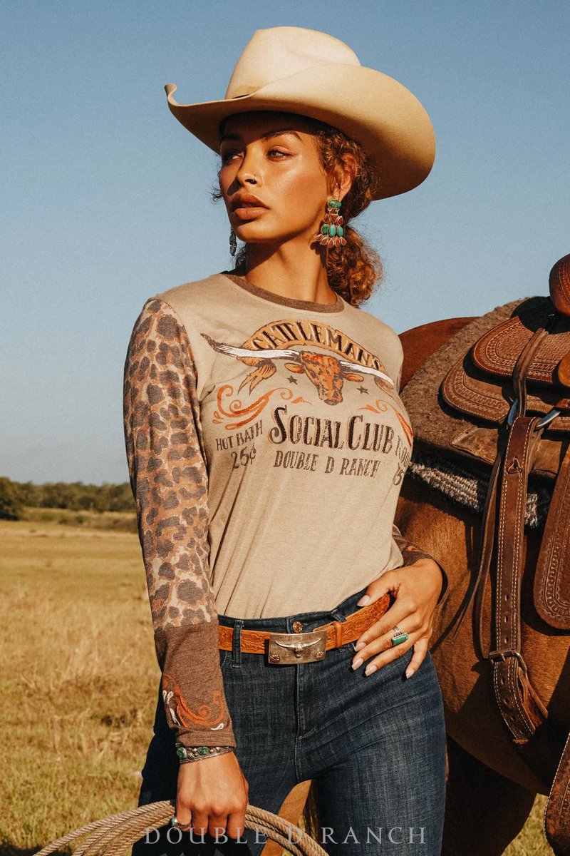 A DIFFERENT KIND OF ‘COUNTRY’ CLUB ♣️
This long-sleeved lovely is a graphic tee nodding to these clubs, given a bit of an exotic edge with animal print sleeves.
#equinedivine #equinedivineonline #downtownaiken #shopsmall #doubled #doubledranch #doubledranchwear #cowgirl #western