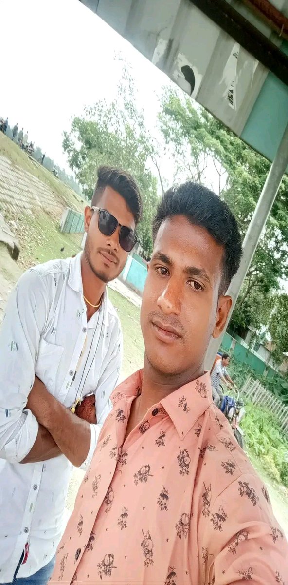 আস্তে আস্তে সবাই দুরে চলে যাচ্ছে