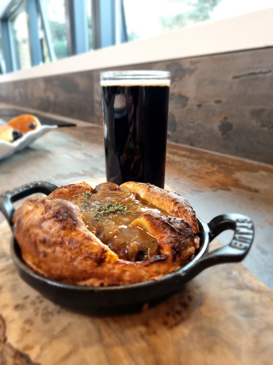 Bschefacademy's tweet photo. Chelsea buns & Toad in the Hole π
We had an info-packed virtual live session with our Level 2&3 Chefs last week, demonstrating two of our favourite dishes! These are part of their dough & batter module learning π¨βπ³π©βπ³
#bschefacademy #obsessedaboutfood #fuelyourindividuality https://t.co/1DtbAc2XJC