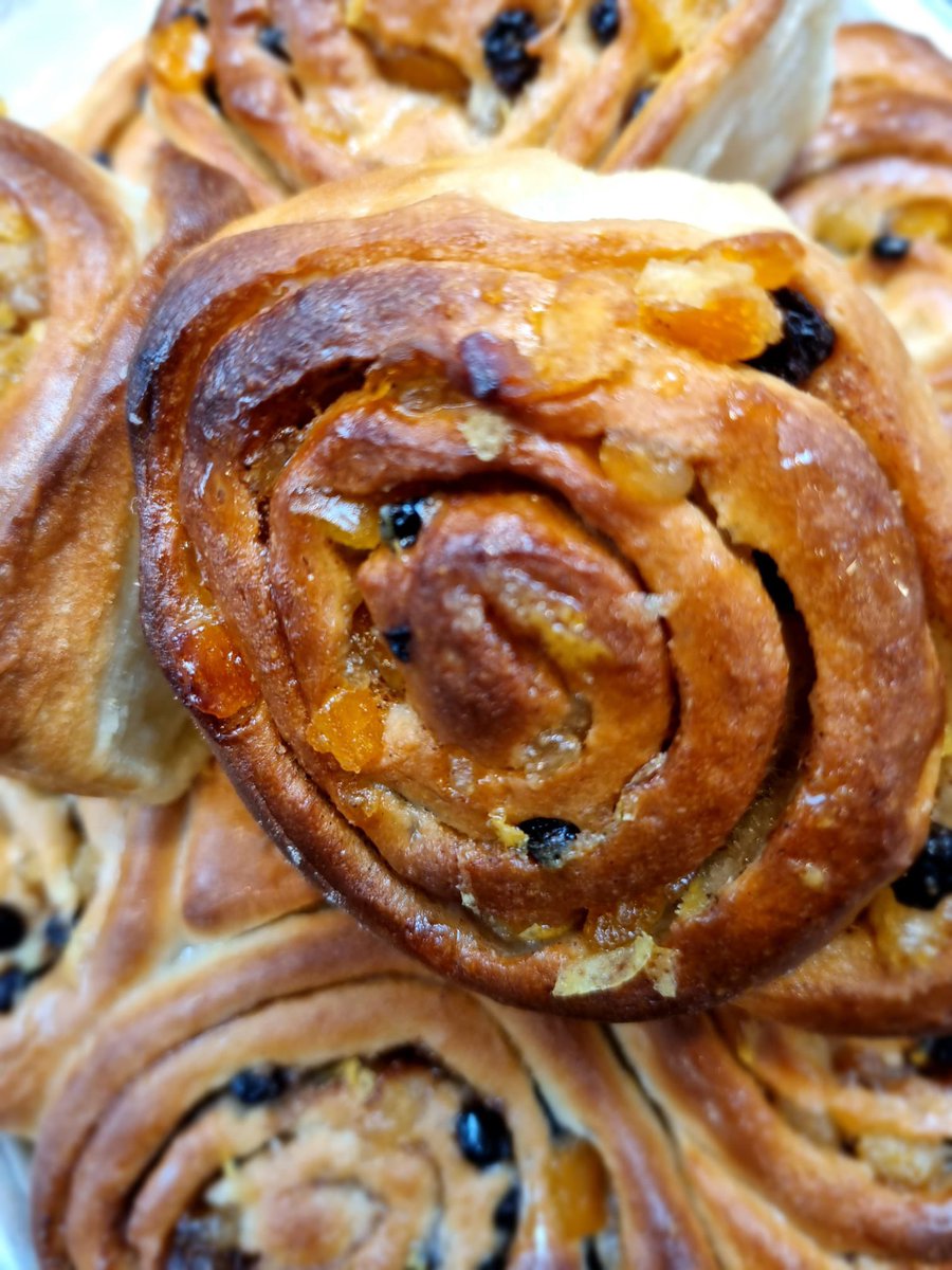 Bschefacademy's tweet photo. Chelsea buns & Toad in the Hole π
We had an info-packed virtual live session with our Level 2&3 Chefs last week, demonstrating two of our favourite dishes! These are part of their dough & batter module learning π¨βπ³π©βπ³
#bschefacademy #obsessedaboutfood #fuelyourindividuality https://t.co/1DtbAc2XJC