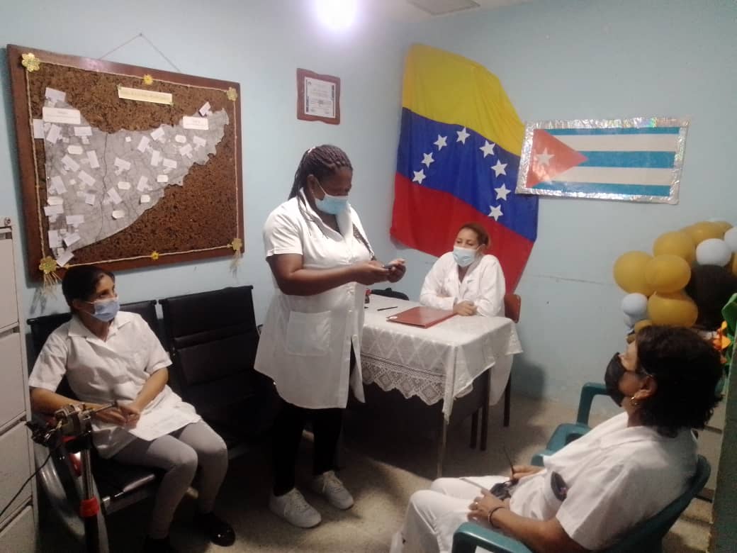 Realización de matutinos y entrega de guardias en nuestros CDI actualización del acontecer nacional e internacional
<a href="/Cubacooperabol2/">Brigada Médica 🇨🇺 Bolívar🇻🇪</a> 
<a href="/cubacooperaven/">Brigada Médica Cubana en Venezuela</a> 
<a href="/AdanVillavicen5/">Adan Villavicencio Guzmán</a> 
<a href="/CastroYaneisy/">Yaneisy Brizuela Castro</a> 
<a href="/CDIChiricaBol/">CDI Nueva Chirica Bolivar Venezuela</a>