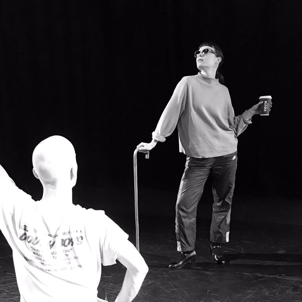 CarlosPons_G's tweet photo. That Monday morning feeling…
An unimpressed Moon who #cannotworkintheseconditions!
(But we are LOVING being back @Kala_Sangam revisiting #TheBullandtheMoon with @DeNadaDT !) https://t.co/FF74DL4m5b