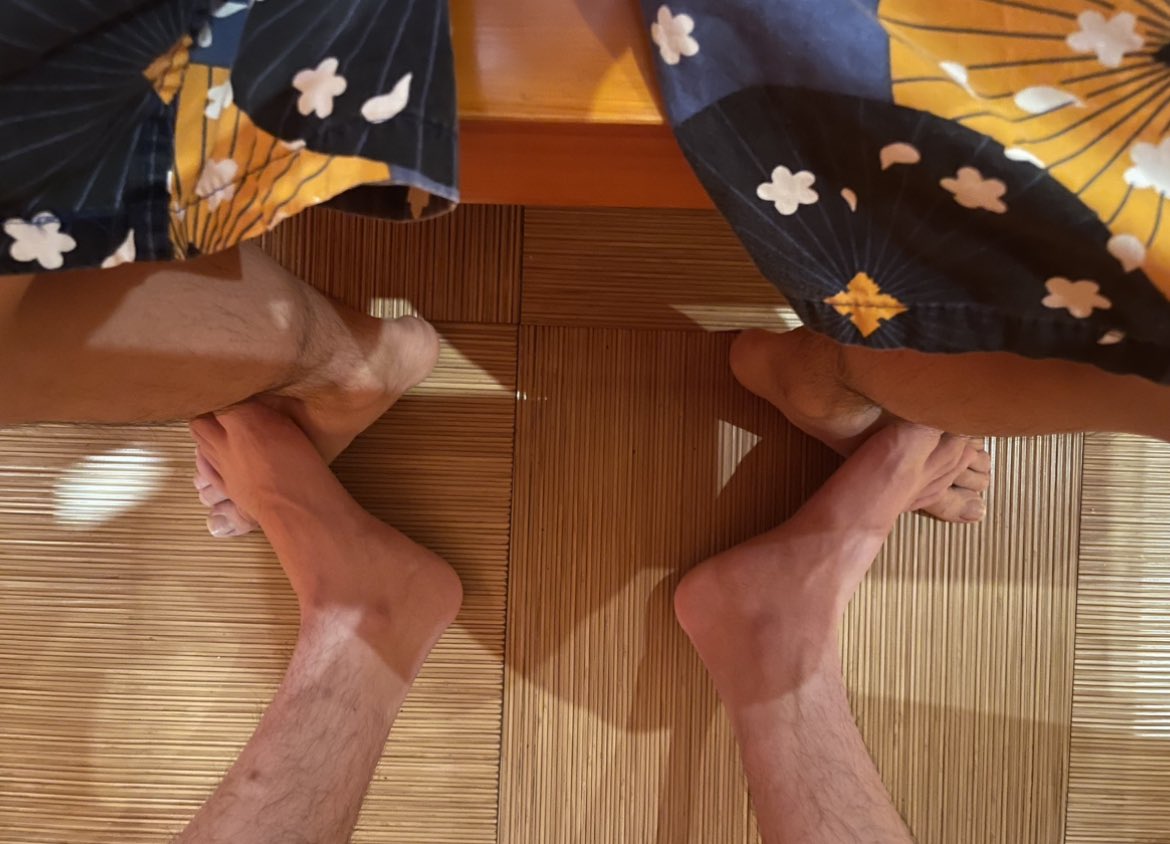 Post_flu's tweet photo. 泡汤馆play，大庭广众下被踩着裆似乎也不那么奇怪。最后套着主子穿了几天的黑袜被踩射了

图3的mov买其他视频可以送
#踩踏 #踩射 #黑袜 #赤脚 #脚奴 #足控 https://t.co/933db2JlPl