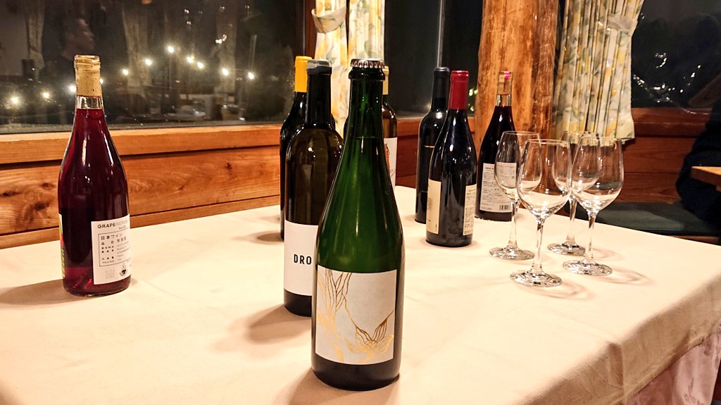 SkiBoardshopNRS's tweet photo. ペンションノエルに山形市のenotekaさん🍷が来てくださいました‼️本当に希少で美味しいワインを勉強させて頂きました‼️山形ワインの底力が凄い❗今後は積極的にコラボしてお客様の満足度向上を目指します🍷 #enoteka #エノテカワイン部 https://t.co/v7MVY8qVku