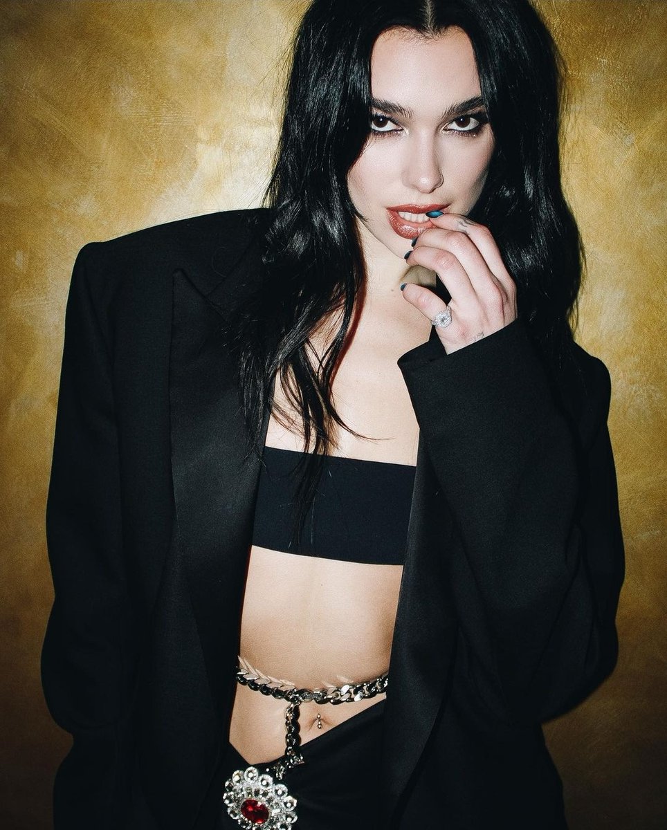 devilwearsYSL_'s tweet photo. dua lipa in david koma f/w 2023 https://t.co/TJrkPRpKLH