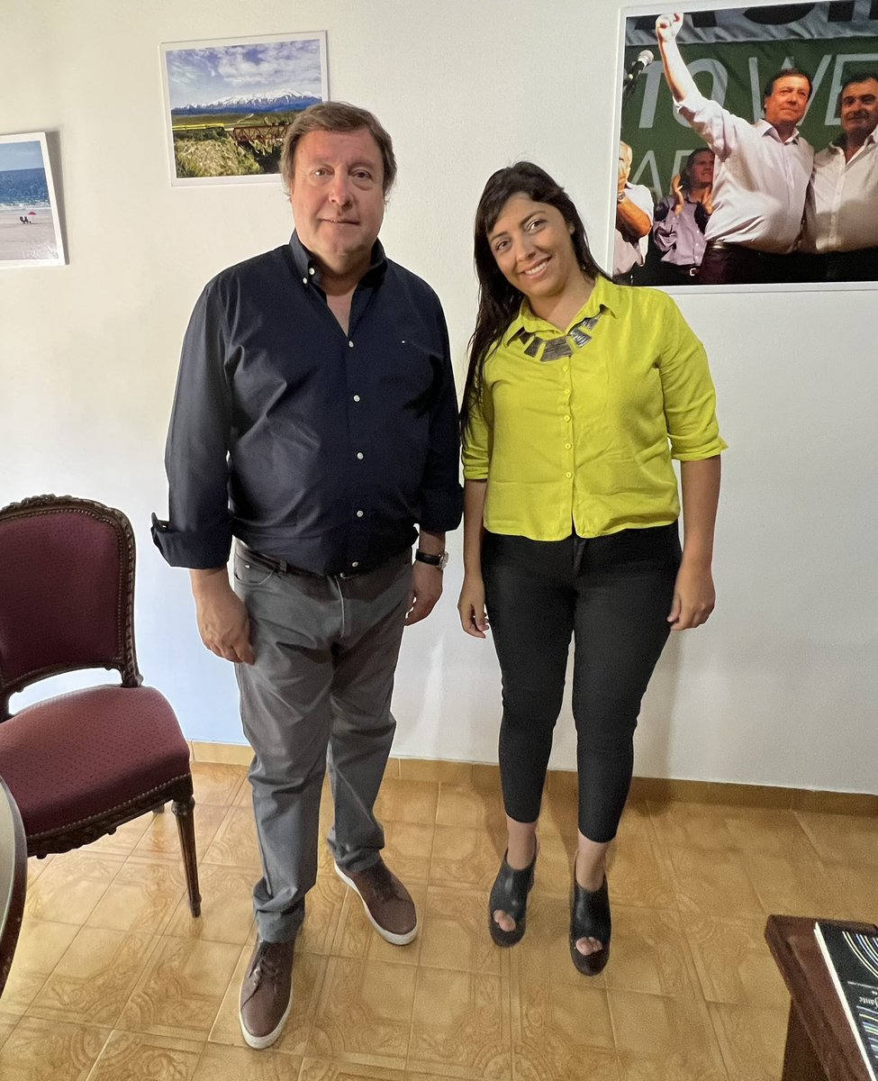 Weretilneck's tweet photo. Con la intendenta de Valcheta, Yamila Direne, repasamos la actualidad provincial y municipal, y coincidimos en la idea de alcanzar grandes acuerdos entre todos los sectores de la vida rionegrina que nos permitan discutir y proyectar el Río Negro de las próximas generaciones. https://t.co/jcn43m5I4z
