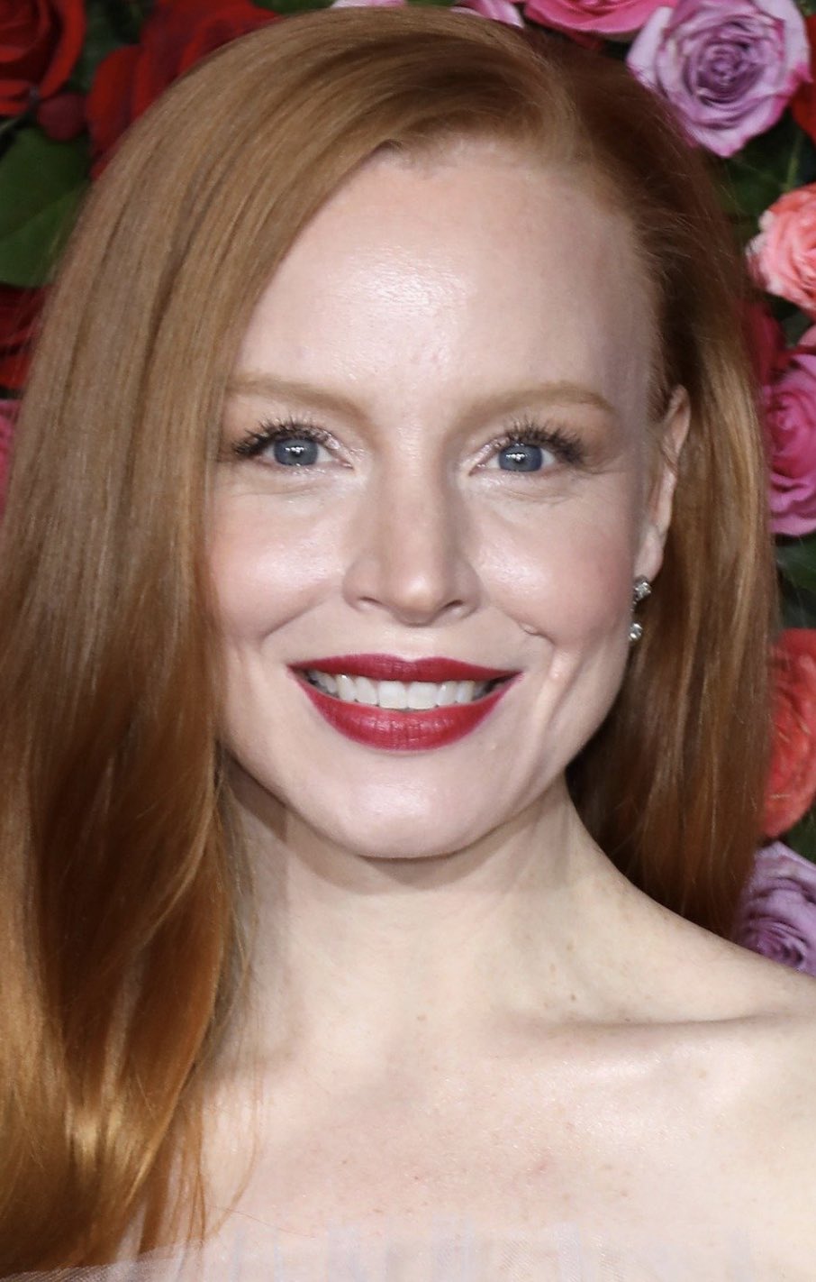  peeps! Happy 45th Birthday to Lauren Ambrose    
