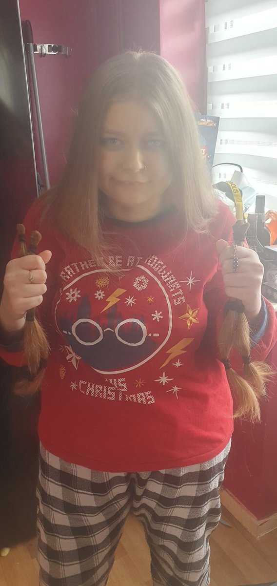 joanne_42's tweet photo. So today we have mostly been doing this πmy lovely autistic daughter Kate has been growing her hair for about the last year determined to donate to @LPTrustUK , today she had it chopped 12 inches of hair winging it way to #theprincesstrust ,shes so so chuffed, well done Kate https://t.co/24Pt1hbC2I
