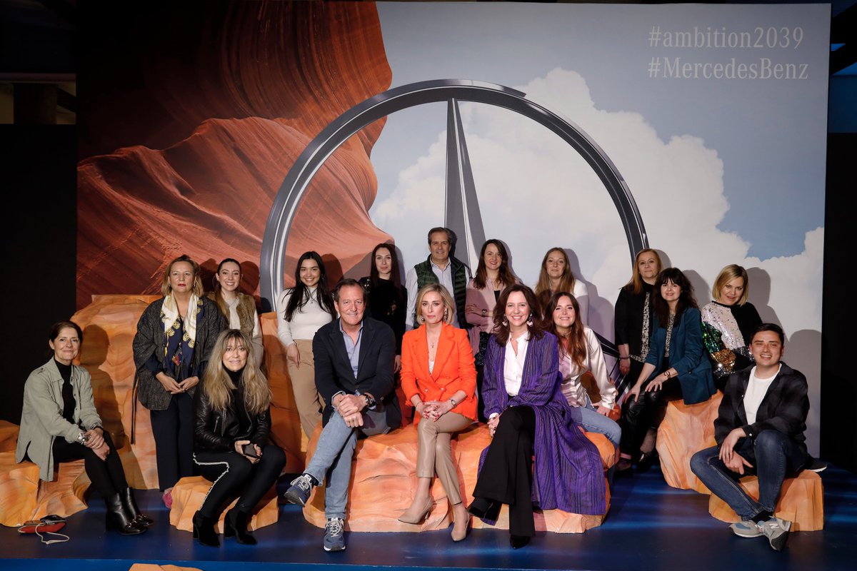 IFEMA_VP's tweet photo. Decía Steve Jobs que los grandes logros los consigue un equipo.

Os comparto esta foto de gran parte del equipo de @IFEMA MADRID que ha hecho de @MBFWMadrid un rotundo éxito.

Días muy intensos en los que nuestra ciudad ha vuelto a estar en el foco mundial. ¡Enhorabuena a todos! https://t.co/RPkbMSPcOq