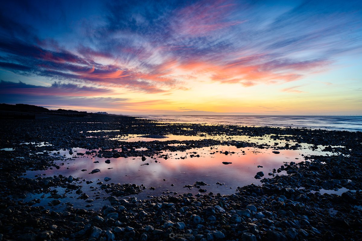 mphillipsphotos's tweet photo. Fire water
#ferringbeach #reflection #wexmondays #fsprintmonday #appicoftheweek #sharemondays2023 #sunrise https://t.co/jG1epQ2iQn
