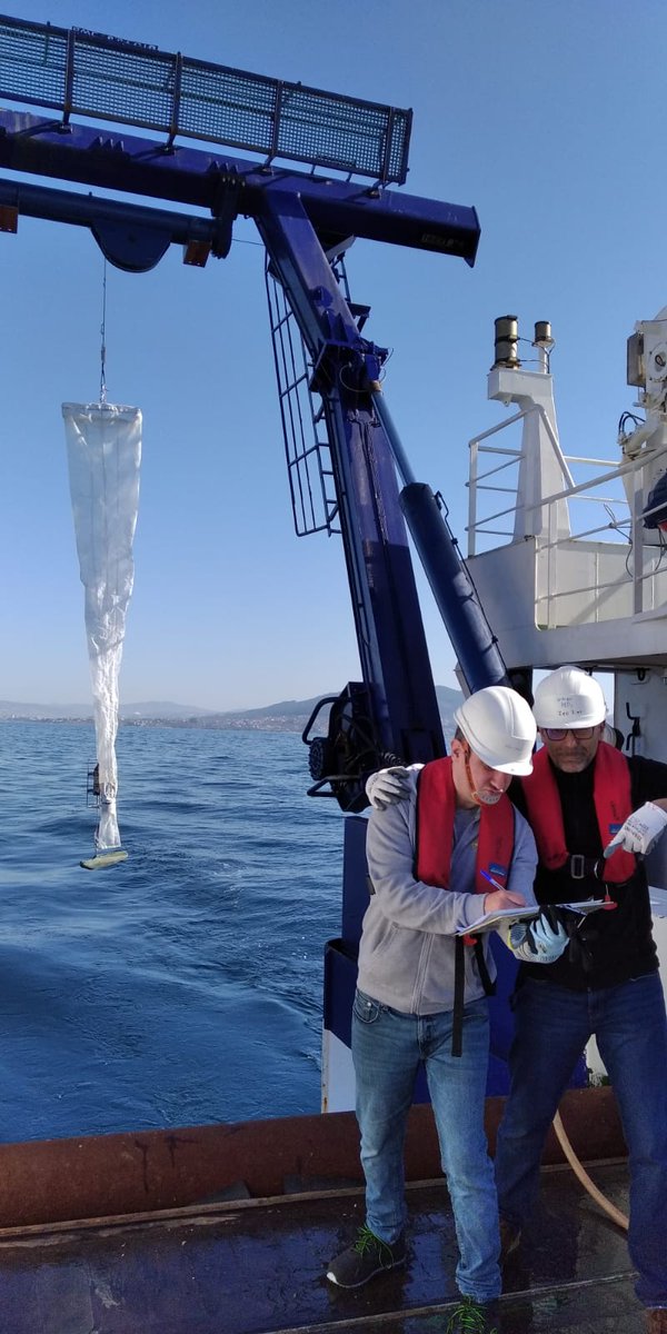 IEOVigo's tweet photo. 🚢🐟🌊El sábado comenzó #ABordoIEO la campaña #ANDRO23 que testa y compara diversas metodologías para la recogida de #microplásticos
Se realiza a bordo del b/o Ángeles Alvariño
En la foto podéis verles con la red manta, con la que muestrean #microplásticos https://t.co/UWP4IcdaNE