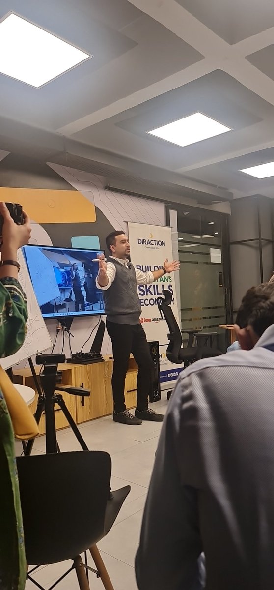 Noman_Ahmad001's tweet image. MashAllah 
He is a gem 💙
@nabeelaq 
#MondayTalks #entrepreneurship