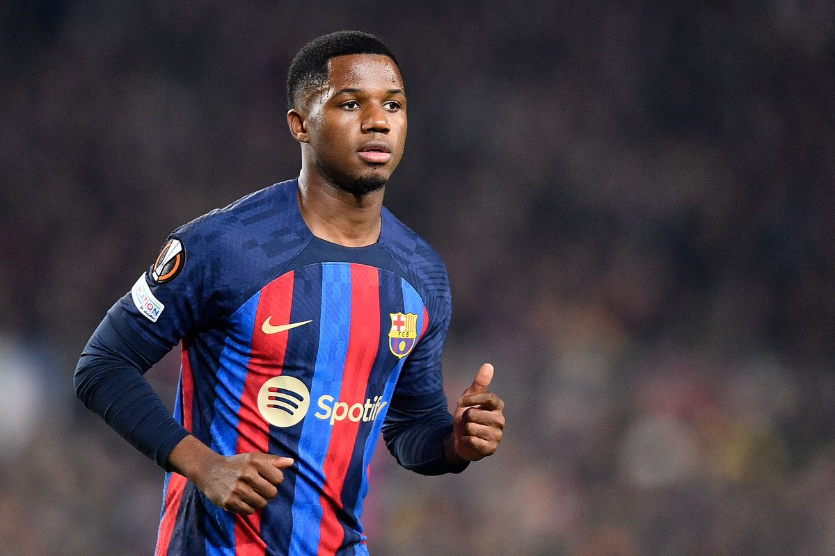FabrizioRomano's tweet photo. Ansu Fati on Premier League bids: “I’m under contract with Barcelona until June 2027 and I hope to stay here for many more years”, says via Jugones. 🚨🔵🔴 #FCB

PL clubs approached his agent but the player position is clear: he hopes to stay and continue at Barça. https://t.co/RhdfmVqR1l