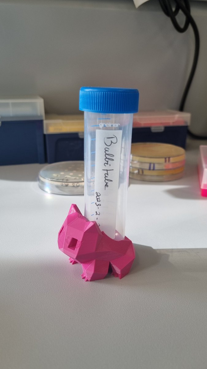 rainbowbacteria's tweet photo. Things you didn't know you needed: a bulbasaur tube holder. Freshly 3D printed ! https://t.co/wb1OP7yvhc