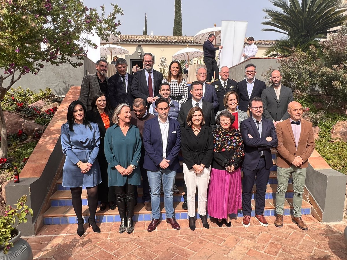 Opp72Pesca's tweet photo. Asistimos hoy a la entrega de premios #Conviven organizado por @hostecor en #Córdoba. Aportando el mejor sabor y frescura del #PescadodeConil, con un plato elaborado por los #Chefs Carlos Fernández y Paco Villar. @nfm65 @fecopesca @Ripape_Org https://t.co/LfWvLXC9Ck