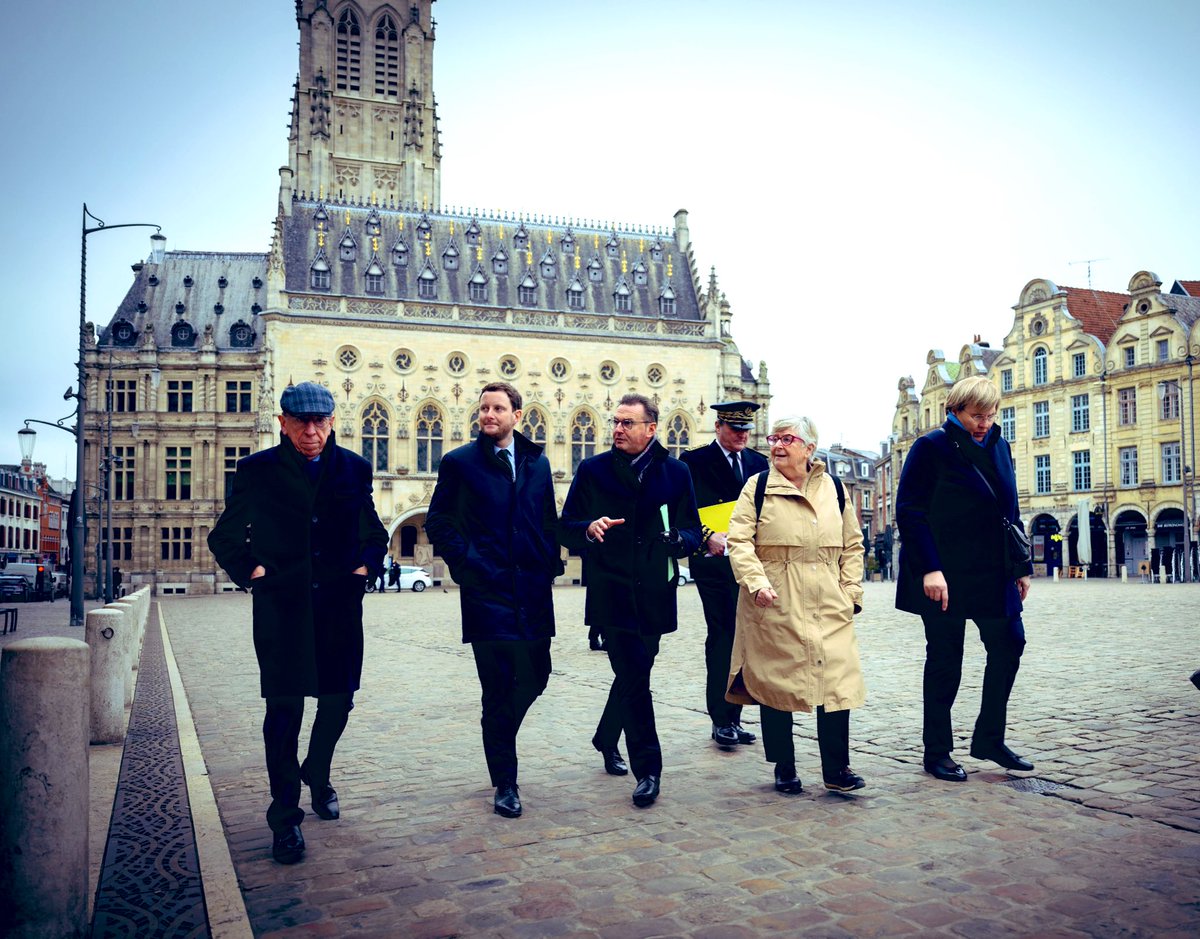 CBeaune's tweet photo. #Mobilité | Ce matin à #Arras, un exemple de projet ambitieux pour améliorer les transports du quotidien : aménagement de la gare, meilleure circulation des bus, voies cyclables…

Ravi d'échanger avec le maire @FLeturque sur ce projet de rénovation de la gare soutenu par l’Etat. https://t.co/LdAm8vhzPj