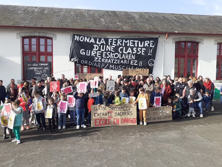 MediabaskInfo's tweet photo. #Ordiarp et #Musculdy maintiennent la pression pour sauver des postes d’enseignants #education #manifestation
https://t.co/84wuQpjywW https://t.co/me8sa8ehGQ