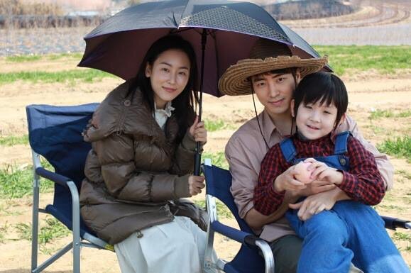 LeeJunHyuk6_fan's tweet photo. #ThePeachTree 🍑🌿
아빠 &amp; 엄마~ 

#이준혁 #서현진
#LeeJoonHyuk #LeeJunHyuk #SeoHyunJin https://t.co/9Sj4BkfRbe