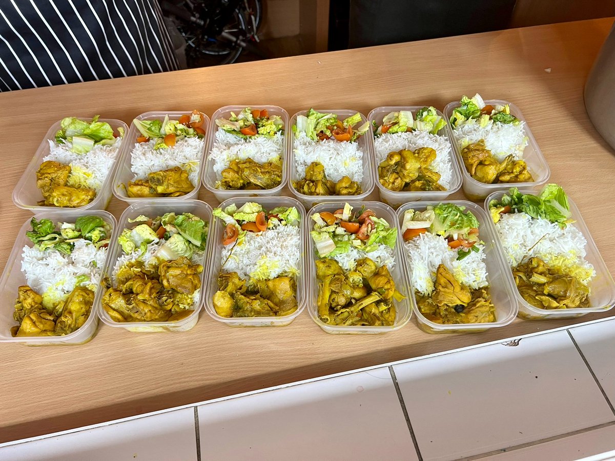 jagsconnect's tweet photo. Thanks to our lovely volunteers for helping us prepare, cook &amp; deliver our Sunday Best dinners yesterday. We would also like to thank the amazing chef for the hot tasty meals👏❤️
#volunteersneeded #sundaybest #community #foodinsecurity #charity https://t.co/WUntrgMSbC