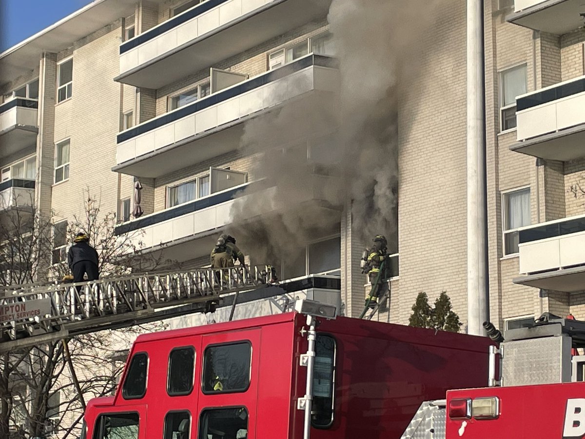 Crews are currently operating at an apartment fire on Kennedy Road and Tullamore Road. Upgraded to a 2nd alarm. Temporary road closures in the area. ^NR @ChiefBoyes <a href="/BPFFA1068/">Brampton PFFA</a>