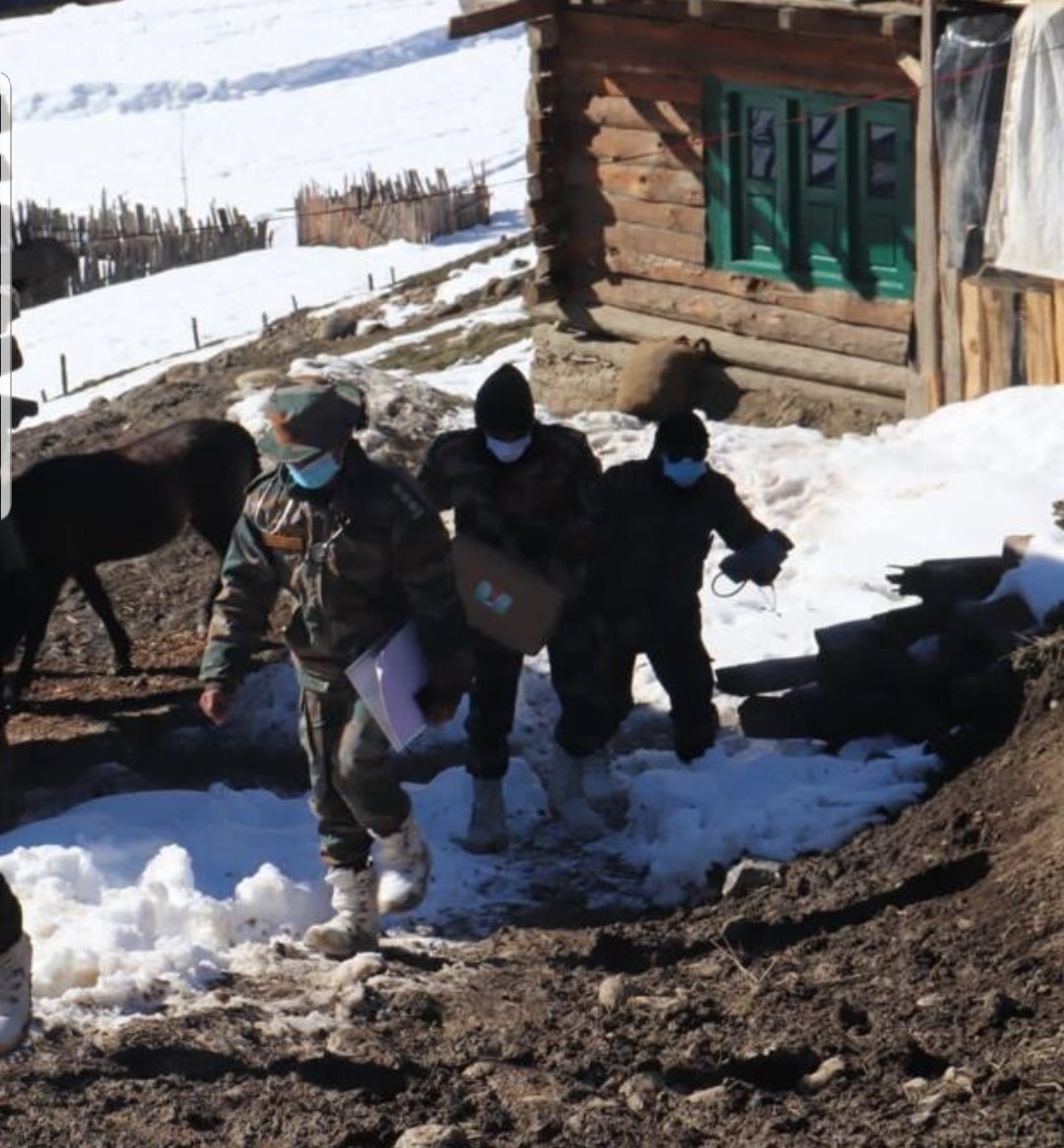DefenderOfInd's tweet image. #ArmyInKashmir All roles,all times🇮🇳 #snippets
Medic on foot- medical aid to citizens in remote villages.
Avalanche rescue,Machhal.
Lecture cum Employment Awareness Drive Rafiabad, Baramulla.
Anti drugs campaign , Kupwara.
Infiltration bid foiled,terrorist eliminated,Tangdhar