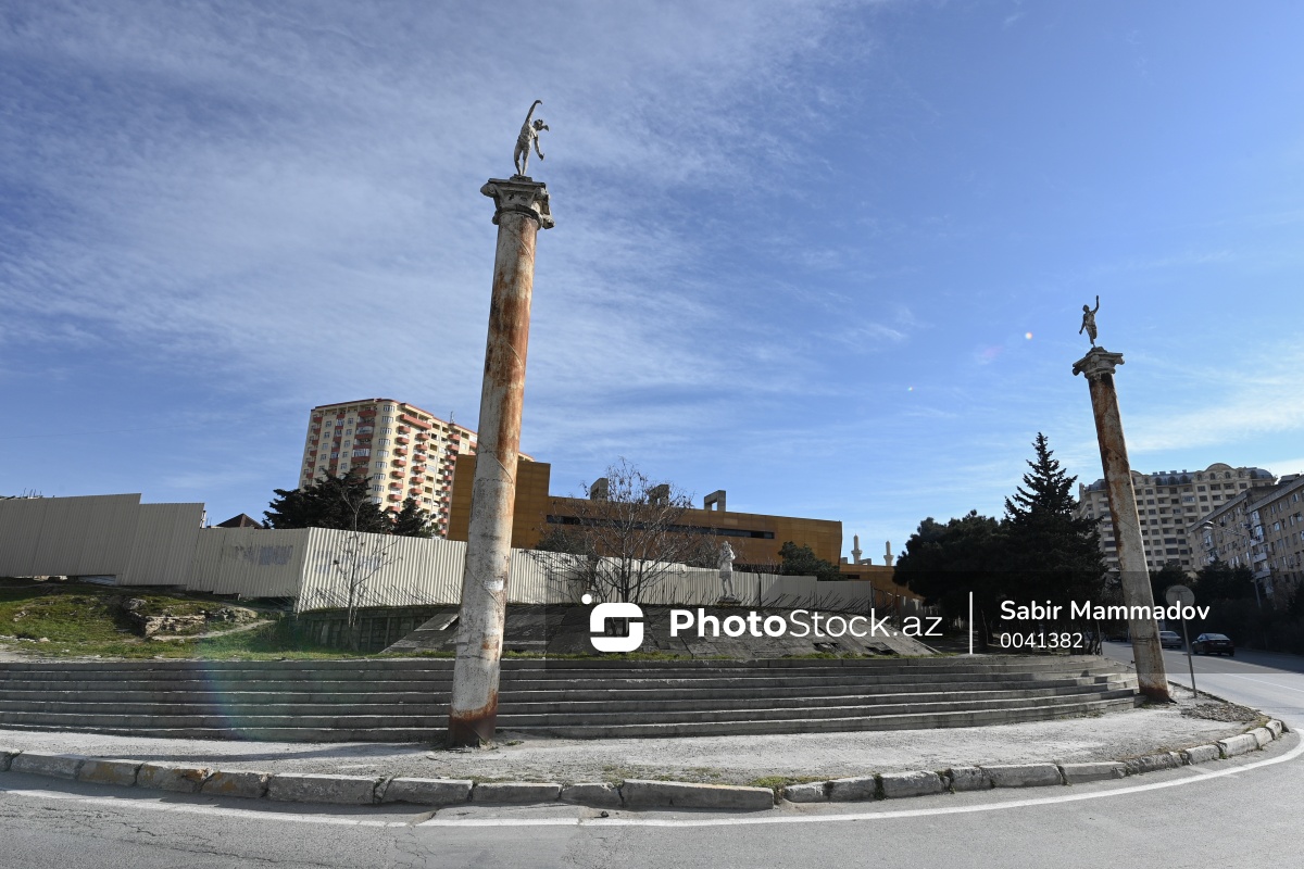PhotoStockaz's tweet photo. Yeni Günəşlidə tikintisi yarımçıq qalmış park
#günəşli #park #suraxanırayonu #istirahətparkı #gəzinti #yenigünəşli #ağac #yaşayışyeri #photo #stock #Azerbaijan #Baku #streetphoto #street #bakustreets
🎢 Ətraflı: https://t.co/2gsDBgS9Ue https://t.co/oY9IccoGvs