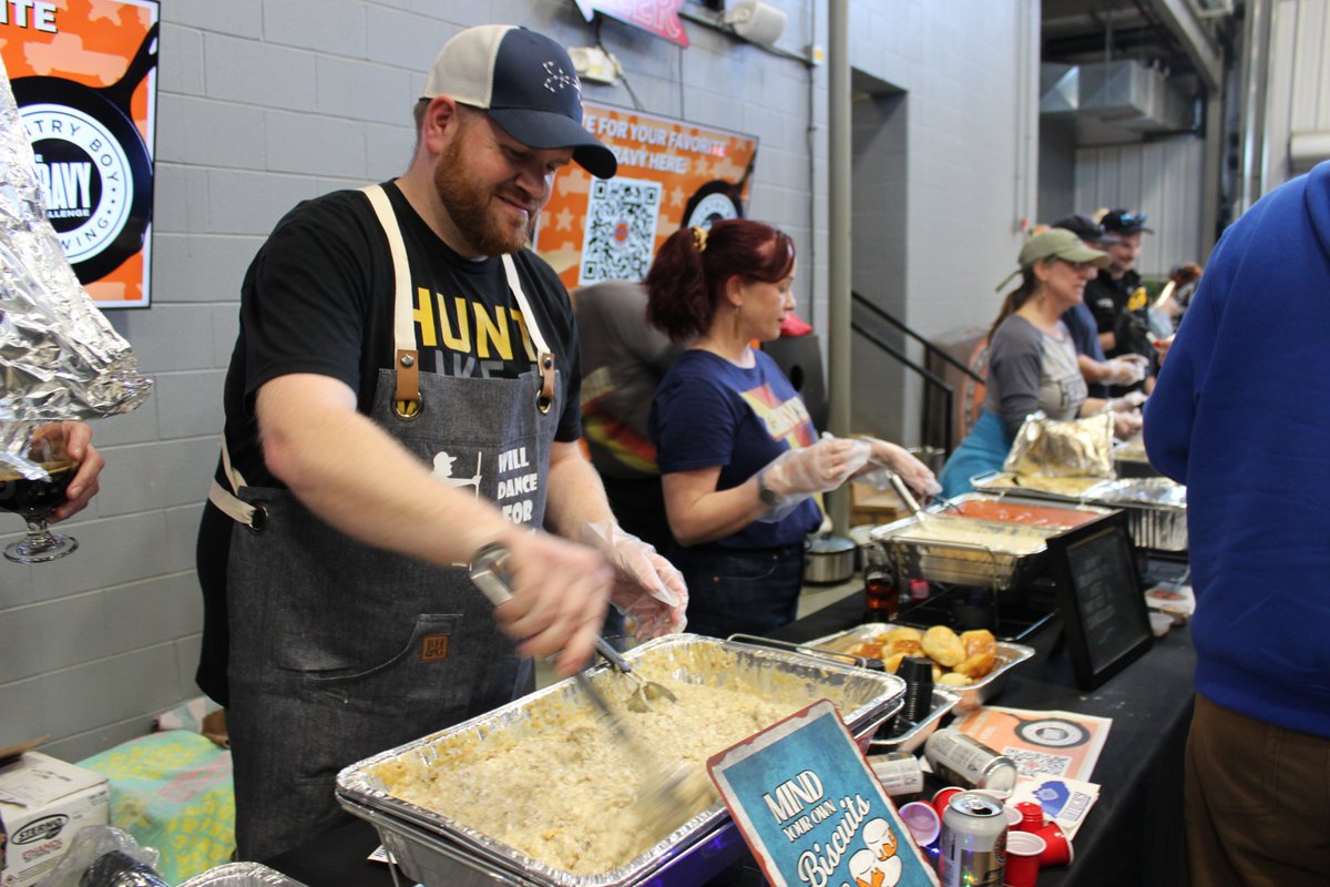 CountryBoyBrew's tweet photo. Thanks to everyone for joining us at the Country Boy Gravy Challenge! With all kinds of gravy, we want to congratulate Anthony Roe on taking home the top prize. His traditional sausage gravy was perfectly seasoned with just the right amount of heat.
#forthecountry #wegoto11 https://t.co/kg9vSakU37