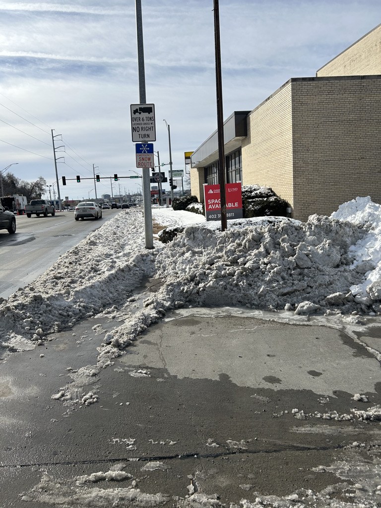 ctefft1's tweet photo. JIC we get another snow, hope detours for the Keystone Trail/Transportation system are cleared quickly. 40 hrs to clear along S. 72nd. Parks wouldn't alert businesses to the detour route. Mayor's hotline was it. (and USBank) #safesidewalks #pedestriandignity @GATO https://t.co/kVnvfPUaVQ