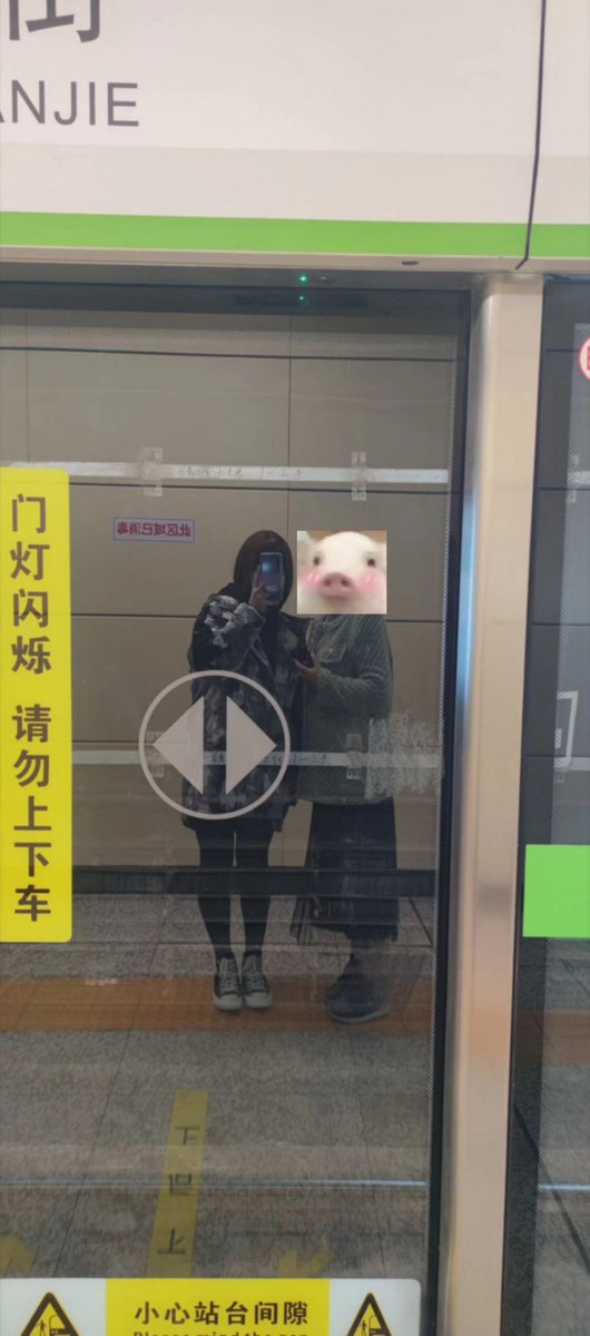 tuining3's tweet photo. 当然会发呀～没鸽！
和老公的第一个正式情人节～
mua～♥ https://t.co/hLaT7uJLqh