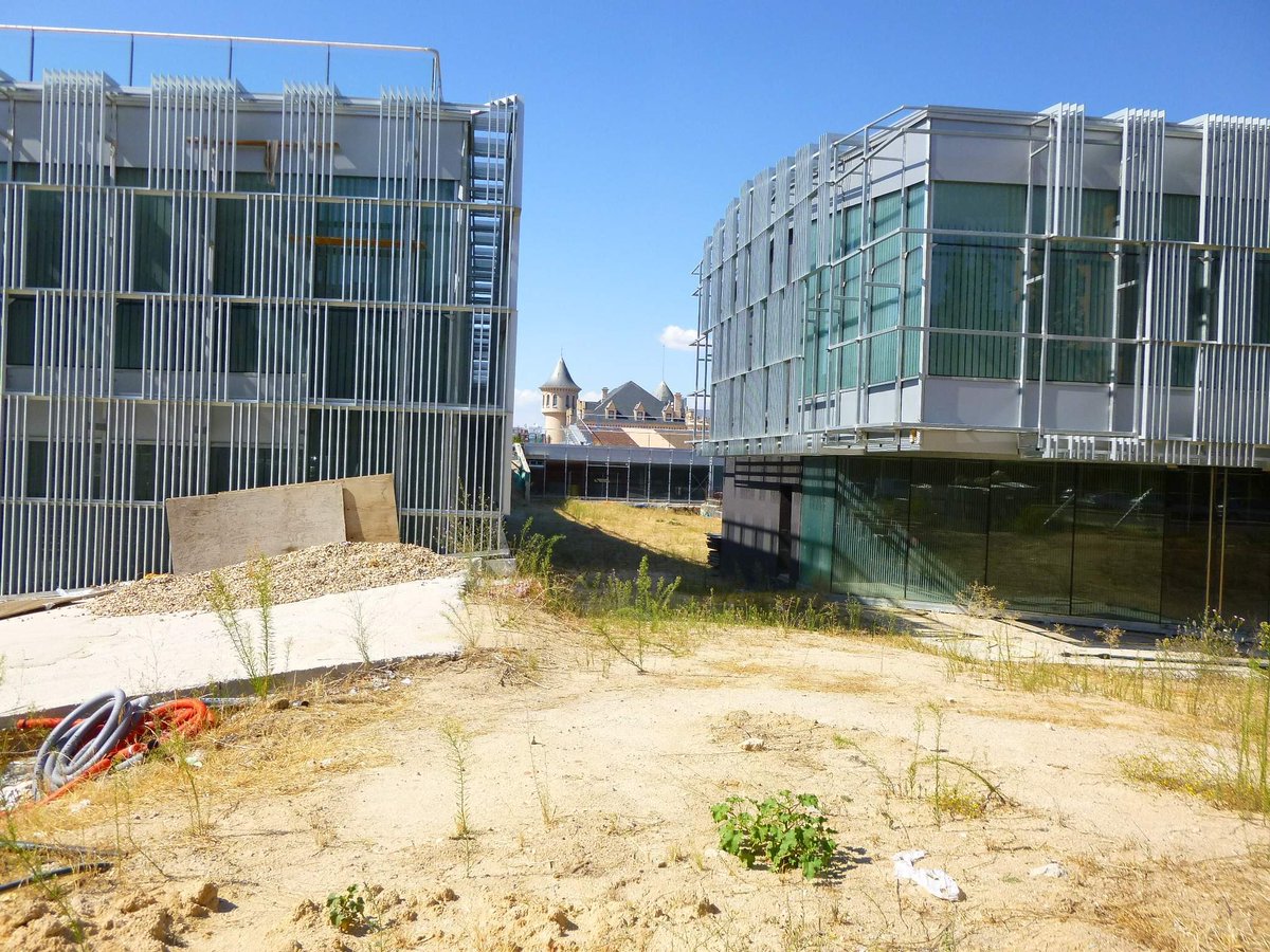 TodayAlcorcon's tweet image. El Estado pregunta a #Alcorcón si quiere algo del #CREAA o puede tirarlo todo al punto limpio

"Hemos encontrado unos edificios raros que deberían haber retirado antes de la entrega de las llaves, pero aquí nos han dejado el marrón" ha declarado el Estado Español