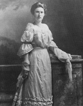 AAFC_Canada's tweet photo. Isabella Preston was told to only pursue gardening as a hobby, but instead she made it a career and became the first female hybridist in Canada. Learn more about our homegrown horticulturist: https://t.co/qeGLcslRNr
#25DaysOfWomen https://t.co/s1sHYzG9HP