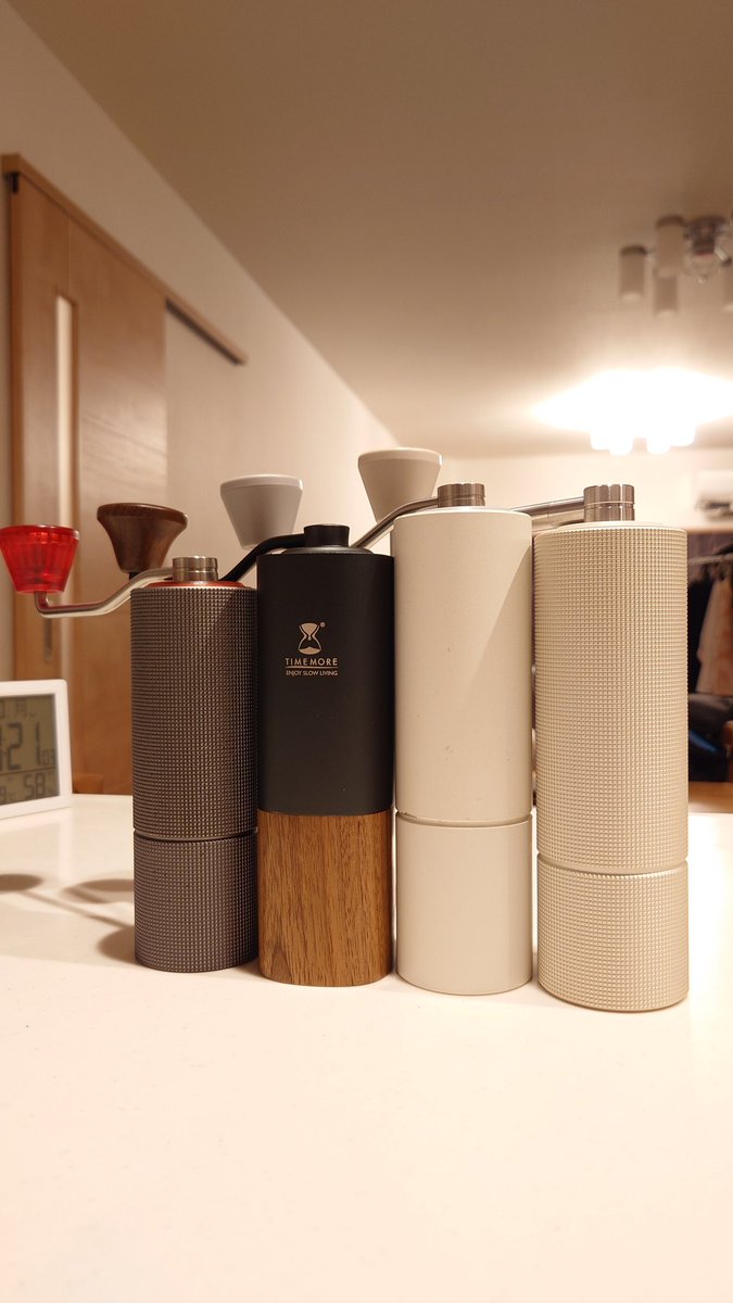 kenta_ajing's tweet photo. 今日のコーヒー☕
昨夜注文した4本目のミルが届きました😆
G1PLUSとも違うサクサクした挽き感…面白いです。
とりあえず淹れてみましたがえらくスッキリした味。歯のせいなのか淹れ方なのか…?
とりあえず使い込んでみようと思います。
#コーヒー修行中
#c3maxpro
#timemore https://t.co/W0S5DAfnqf