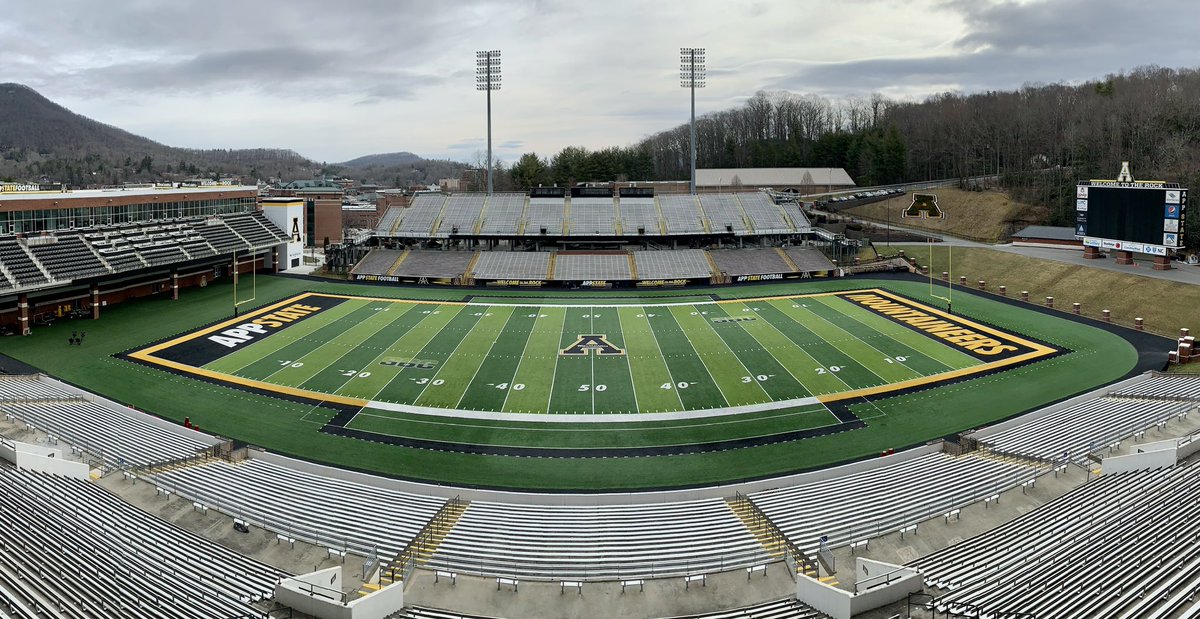 Beautiful day for some spring 🏈 

𝗗𝗔𝗬 1️⃣ 

#GoApp