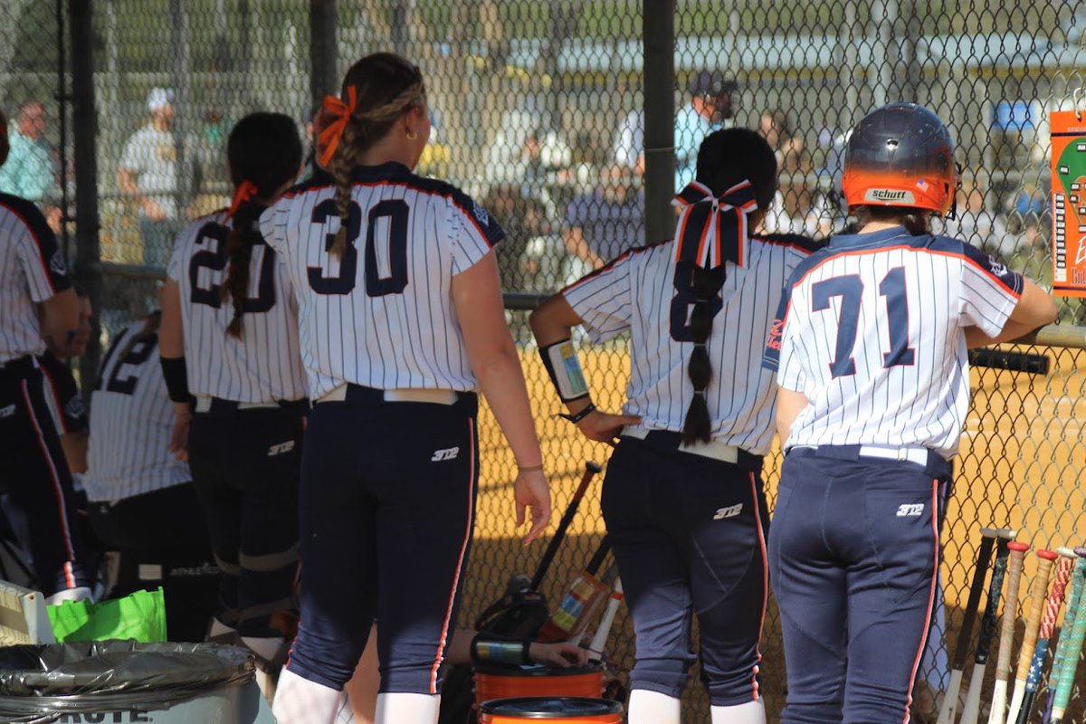 BulletsAdams16U's tweet photo. First tournament ✔️

The outcome might not have been what we wanted, but we can learn and grow and work harder to prepare for next tournament! The sky is the limit for these girls! 

We are excited for the future! 🧡💙 #Ecbullets08 https://t.co/DzQsnS1gO6