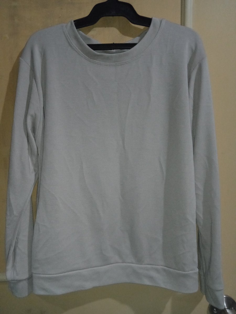 mitchnn_'s tweet photo. basic sweatshirt – ₱40
– m to l

dm to claim ! https://t.co/oAFB79KGra