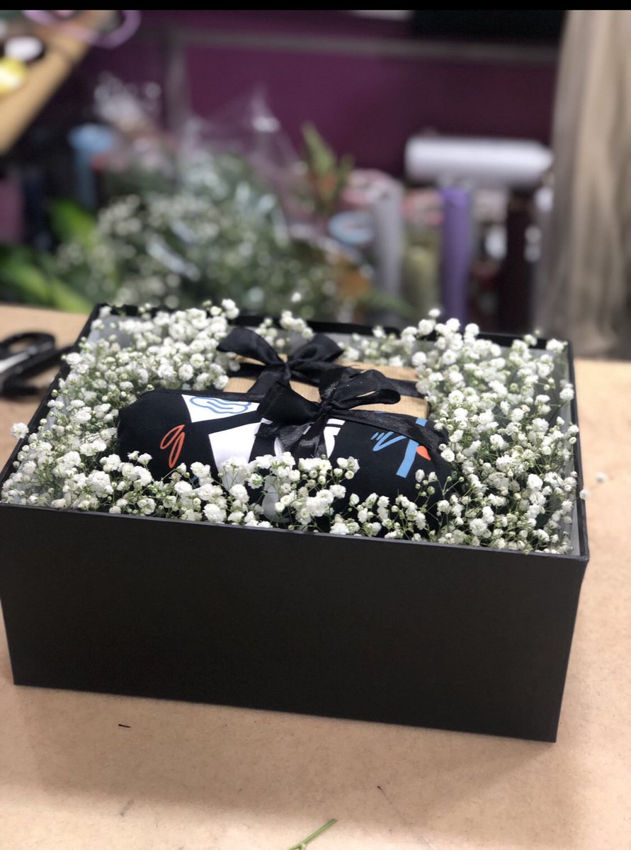 XEgift's tweet photo. من 👸🏻 الى 🤴🏻 
بوكس 📦 
توصيل لـ #الخبر  🚗 

#الدمام #جدة #الرياض #مكة_المكرمة #ابها  #المدينة_المنورة #الجبيل #الاحساء #يحدث_الان  #مندوب #هدايا #الشرقية https://t.co/qk6jYjxoYy