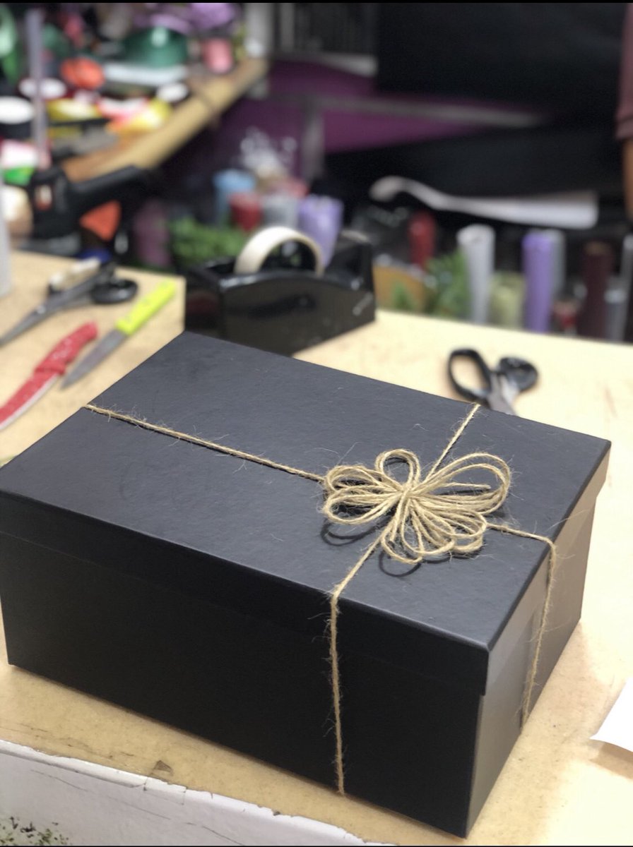 XEgift's tweet photo. من 👸🏻 الى 🤴🏻 
بوكس 📦 
توصيل لـ #الخبر  🚗 

#الدمام #جدة #الرياض #مكة_المكرمة #ابها  #المدينة_المنورة #الجبيل #الاحساء #يحدث_الان  #مندوب #هدايا #الشرقية https://t.co/qk6jYjxoYy