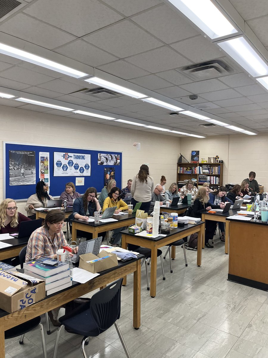 WatsonKCS's tweet image. Teachers engaged in some new learning at Region 3 DLD!  @KCSReg3Director #KCSRegion3