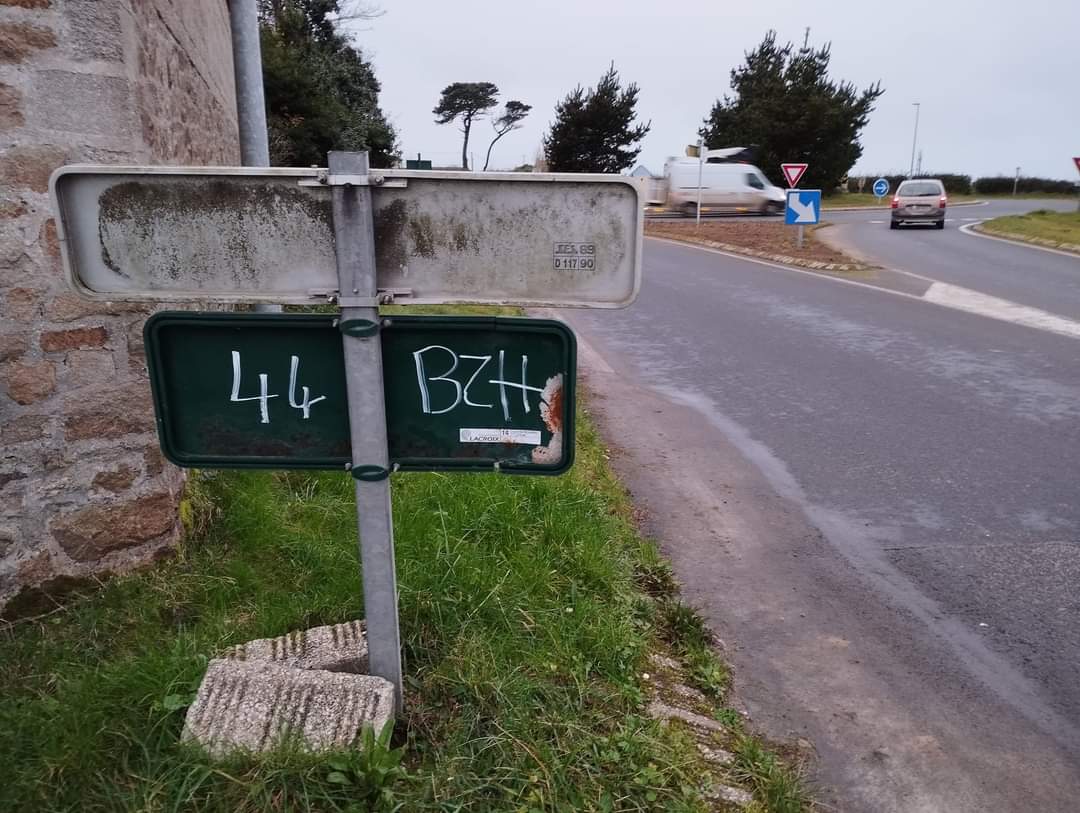 Defi44bzh's tweet photo. Saint Pol de Leon! Kastell Paol e bro Leon!
#Bretagne #Réunification #44eBreizh #Breizh #Référendum https://t.co/ycGqmNa8Uq