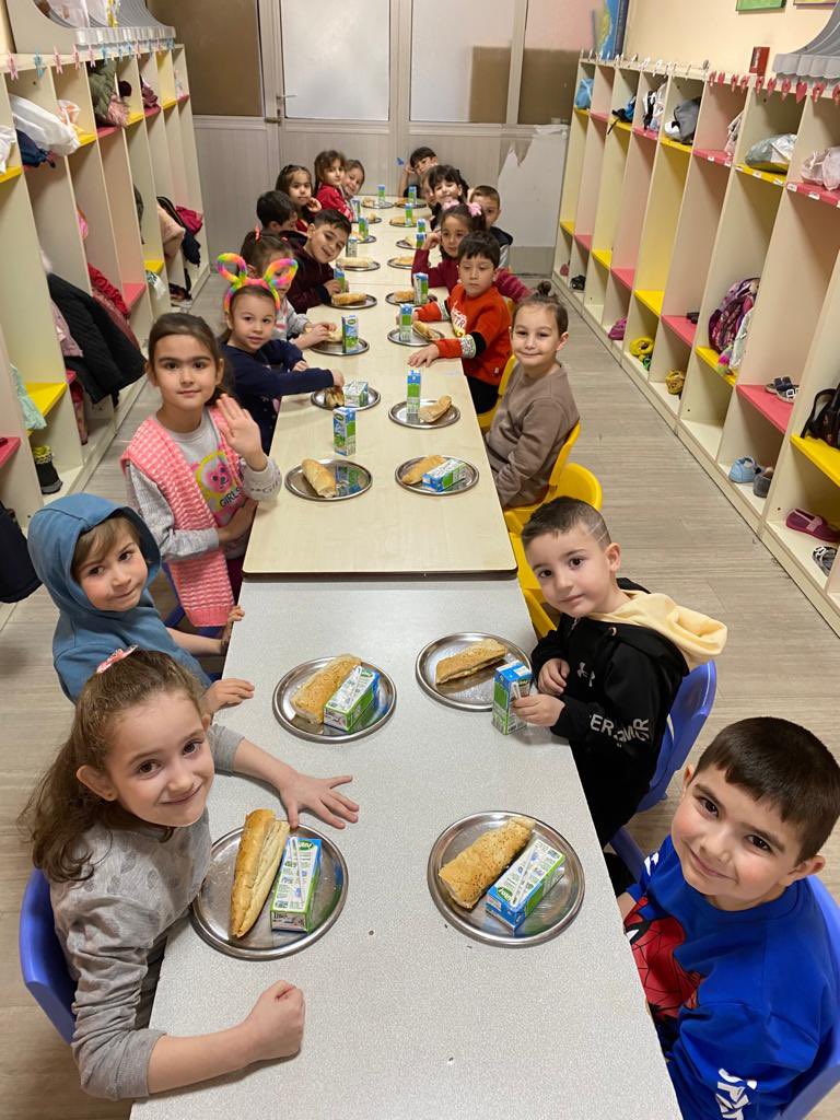 Okul öncesi öğrencilerimize beslenme desteği sağlayan bakanlığımıza ve devletimize şükranlarımızı sunarız. #meb #okulöncesibeslenme