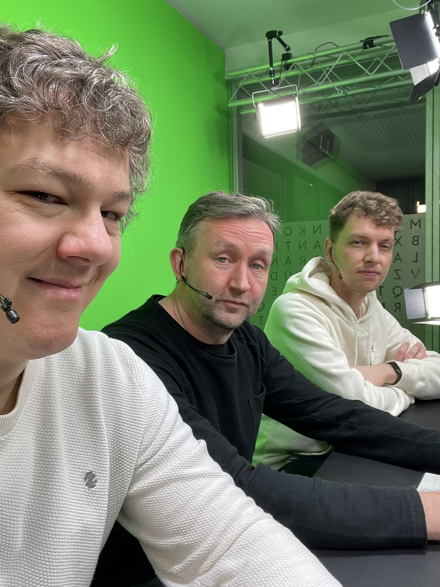 AndiErnst's tweet photo. Aufzeichnung! 19:04-Talk mit @robin_haack und @heselmann. #S04 #FCUS04 https://t.co/Fh4oMZ34ss
