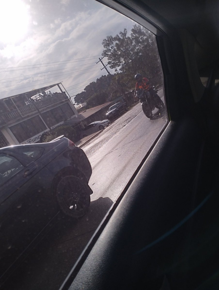 El sabe que lo están en casa, no todos los moteros son un desorden, que gran ejemplo 🤗