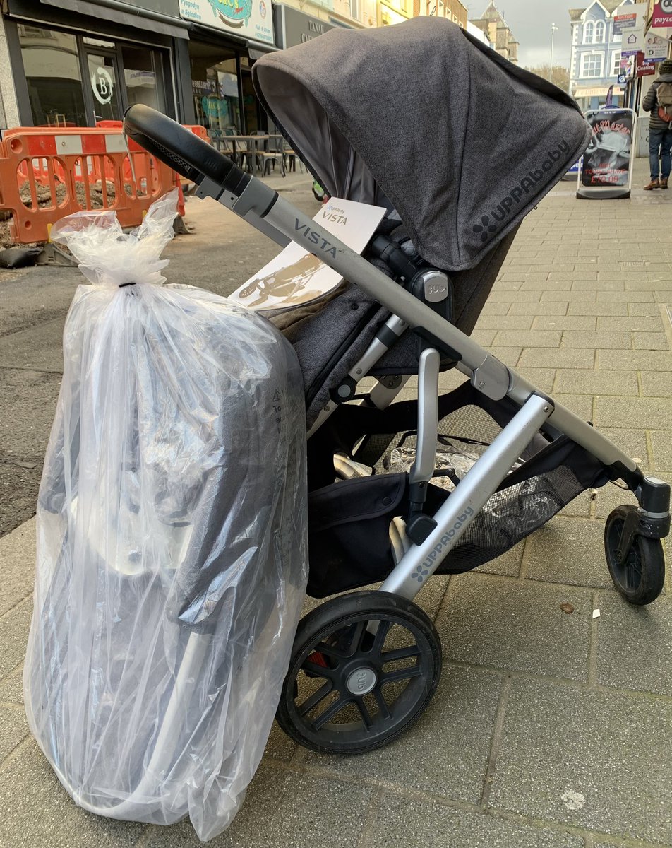 oLawiLaw1's tweet photo. UPPAbaby
Pram a stroller 
Deniadol iawn
Mewn cyflwr da 

Attractive and in good condition
£90.00 neu’r cynnig agosaf https://t.co/sqhlhia5cg
