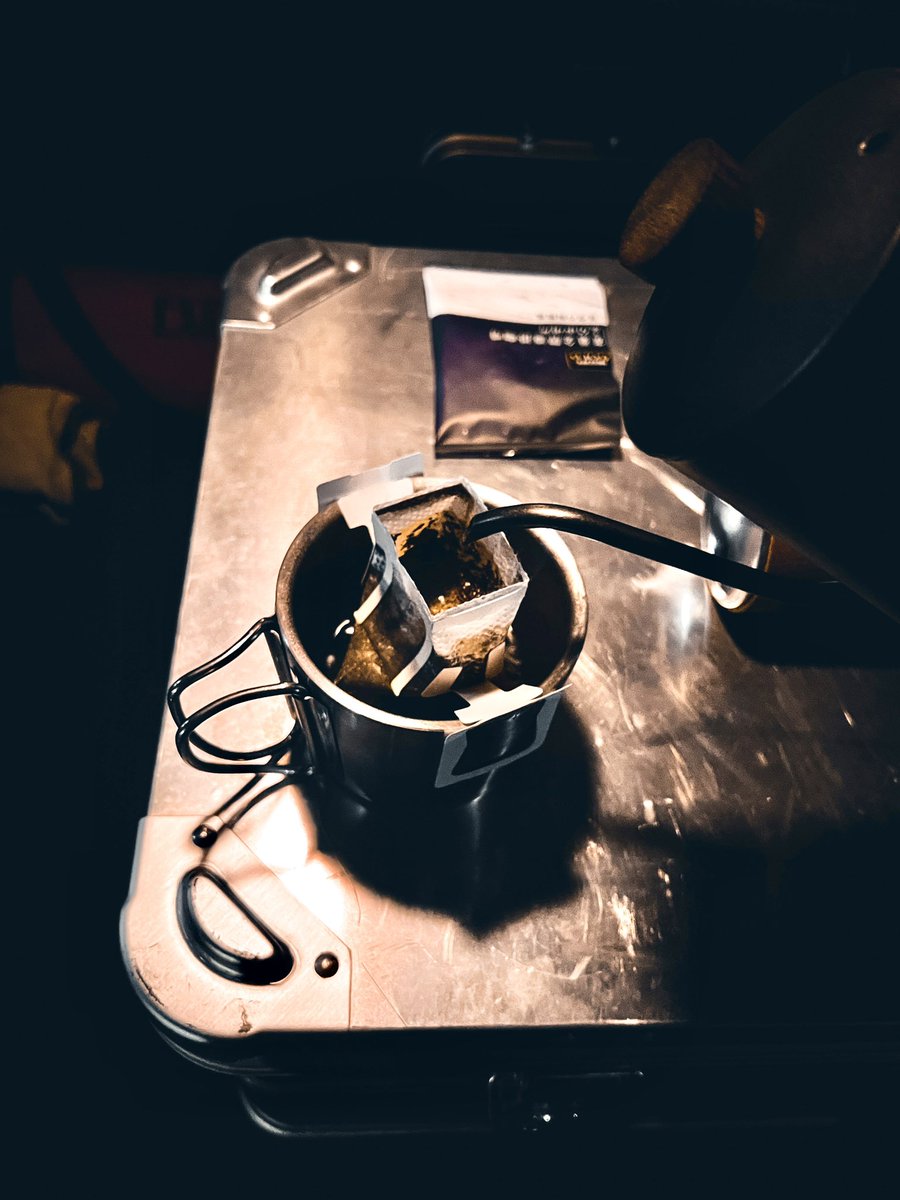 Saweilong's tweet photo. 下班再喝一杯☕️

#風格露營 #テントは #camping #outdoor #campinggear #キャンプ 
#アウトドア #外遊び #캠핑 #캠핑장비 #露營
#ランタン #outdoors #camphack取材 
#ファシル #outdoorliving
#campzine掲載希望 #outingstylejp
#ソトシル掲載希望 #キャンプ道具 https://t.co/yKI1wyrPcG